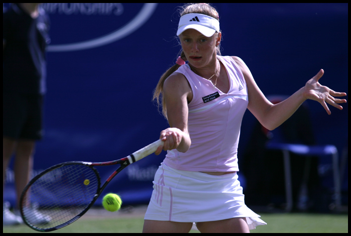 Anna_Chakvetadze-WTA_Tour-Eastbourne-June-2006-1-smaller.jpg